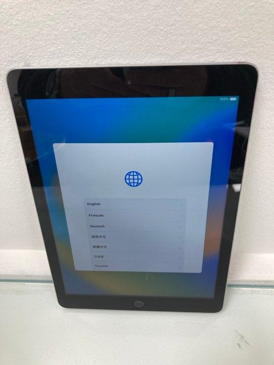 Lot 12  
            Marchington - Parcel Delivery Only 

                
APPLE IPAD (5TH GEN) 32GB TABLET WITH WIFI IN SILVER: MODEL NO A1822 (UNIT ONLY) ...