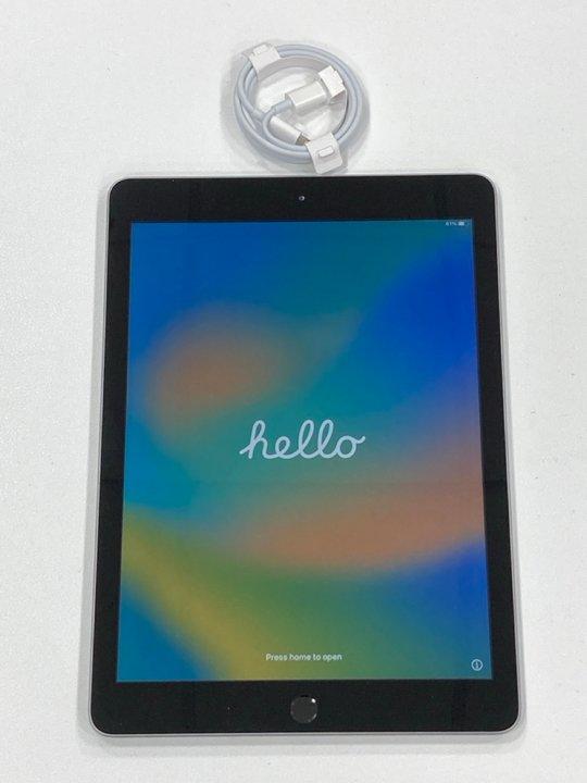 Lot 166  
            Marchington - Parcel Delivery Only 

                
APPLE IPAD (5TH GENERATION) WI-FI 32 GB TABLET WITH WIFI IN SPACE GREY: MODEL NO ...