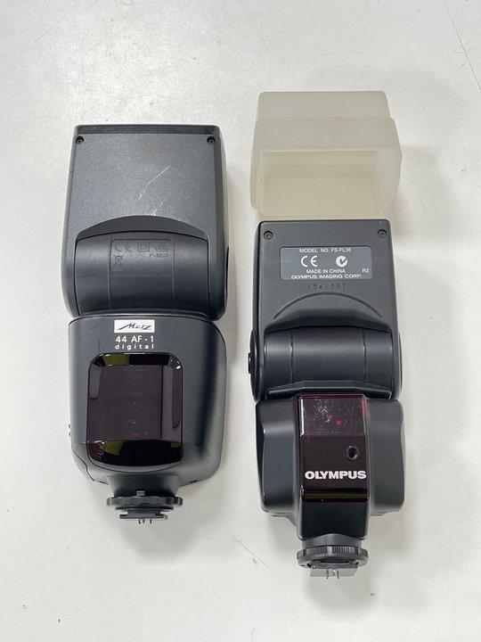 Lot 168  
            Marchington - Parcel Delivery Only 

                
QTY OF 2 CAMERA FLASH GUNS. (TO INCLUDE OLYMPUS FL-36 & METZ 44 AF-1 DIGITAL) [JP...