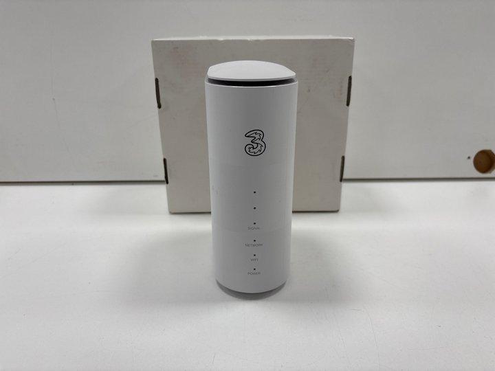 Lot 175  
            Marchington - Parcel Delivery Only 

                
THREE 5G HUB IN WHITE: MODEL NO MC888 (WITH BOX & CABLES) [JPTM151814]