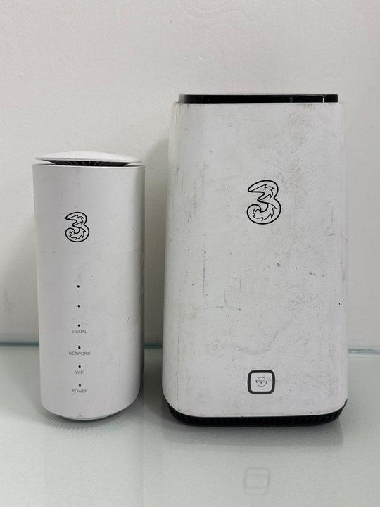 Lot 176  
            Marchington - Parcel Delivery Only 

                
ZYTEL NR5103E 5G LTE 4G CAT 19 WI-FI 6 2.4GHZ & 5 GHZ & TE THREE MC888A HYPERBOX ...