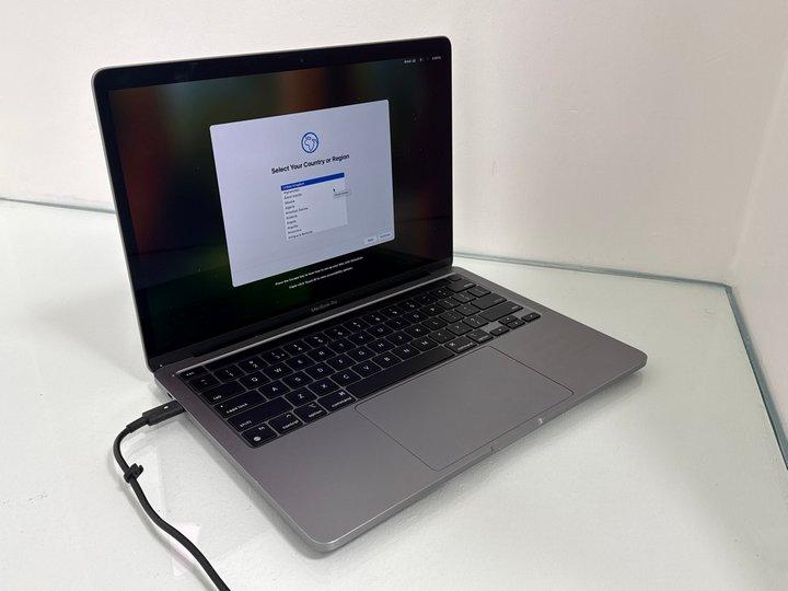 Lot 18  
            Marchington - Parcel Delivery Only 

                
APPLE MACBOOK PRO 13-INCH 2020 512GB LAPTOP IN SPACE GRAY. (WITH PLUG AND CHARGER...