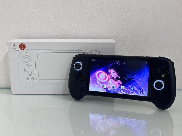 Lot 83  
            Marchington - Parcel Delivery Only 

                
ANBERNIC 64BIT ANDROID 13 SYSTEM HANDHELD GAME CONSOLE IN BLACK: MODEL NO RG556 R...