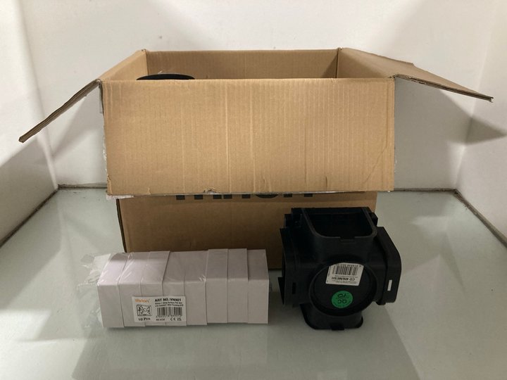 Lot 102  
            Marchington SR13 - Parcel Delivery Only 

                
QTY OF ASSORTED ITEMS TO INCLUDE THRION 32MM 1 GANG SURFACE PVC BOX: LOCATION - WH3