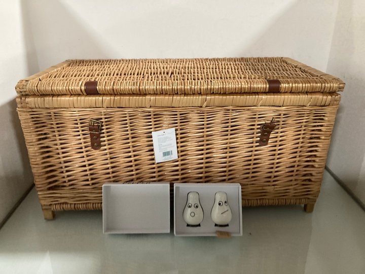 Lot 104  
            Marchington SR13 - Parcel Delivery Only 

                
NATURAL LUCCA TRUNK IN LARGE TO INCLUDE ANYA LIFE SALT AND PEPPER POTS: LOCATION ...