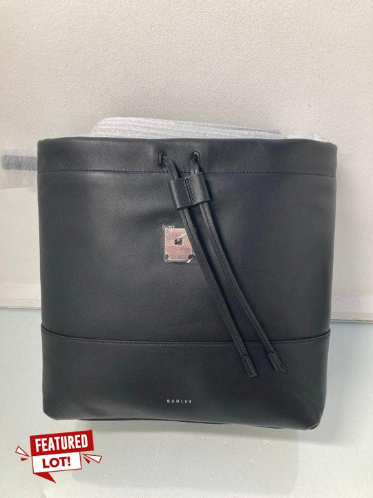 Lot 11  
            Marchington SR13 - Parcel Delivery Only 

                
RADLEY LONDON THE PORTOBELLO BAG IN BLACK-ORIGINAL RRP £279.00: LOCATION - BOOTH