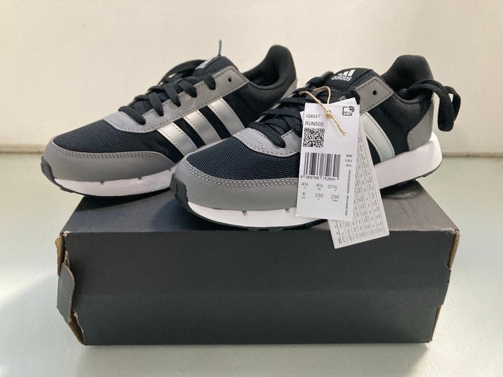 Lot 129  
            Marchington SR13 - Parcel Delivery Only 

                
ADIDAS RUN50S CHILDRENS TRAINERS IN BLACK/GREY-UK SIZE 4.5: LOCATION - WH5