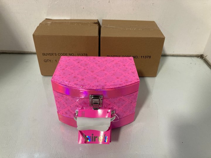 Lot 149  
            Marchington SR13 - Parcel Delivery Only 

                
3 X CLAIRES ACCESSORIES CHILDRENS MAKE UP SETS IN VANITY CASE IN PINK: LOCATION -...