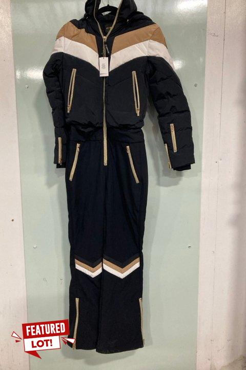 Lot 15  
            Marchington SR13 - Parcel Delivery Only 

                
MY SUNDAY SKI OG CHEVRON SKI SUIT IN BLACK-UK SIZE S-ORIGINAL RRP £485.00: LOCATI...