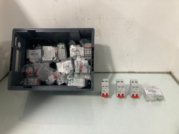 Lot 160  
            Marchington SR13 - Parcel Delivery Only 

                
QTY OF SCHNEIDER ELECTRICAL ITEMS TO INCLUDE EASY 9 MCB 1P 20A FUSE CIRCUIT: LOCA...