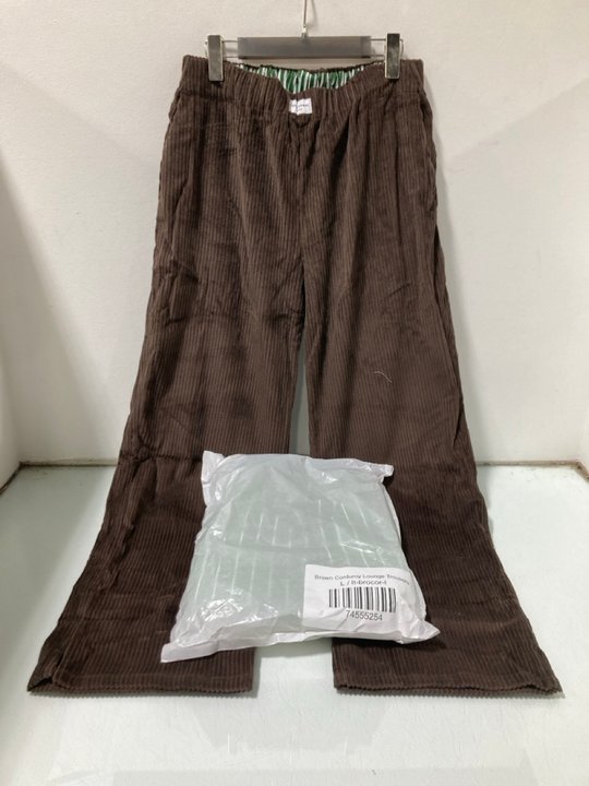 Lot 194  
            Marchington SR13 - Parcel Delivery Only 

                
2 X PAIRS OF SPELTHAM LONDON CORDUROY LOUNGE TROUSERS IN BROWN-UK SIZE L-ORIGINAL...