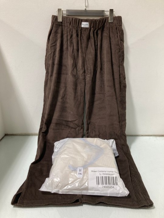 Lot 196  
            Marchington SR13 - Parcel Delivery Only 

                
2 X PAIRS OF SPELTHAM LONDON CORDUROY LOUNGE TROUSERS IN BROWN-UK SIZE L-ORIGINAL...