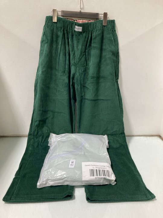 Lot 197  
            Marchington SR13 - Parcel Delivery Only 

                
2 X PAIRS OF SPELTHAM LONDON CORDUROY LOUNGE TROUSERS IN GREEN-UK SIZE L-ORIGINAL...