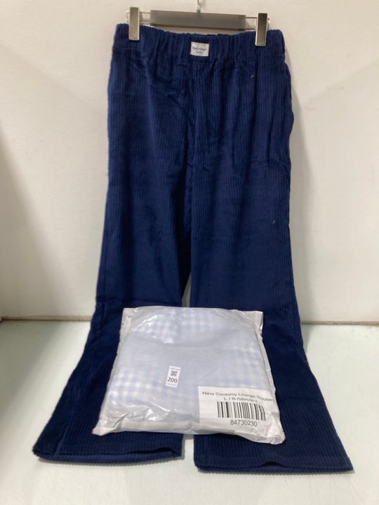 Lot 200  
            Marchington SR13 - Parcel Delivery Only 

                
2 X PAIRS OF SPELTHAM LONDON CORDUROY LOUNGE TROUSERS IN NAVY-UK SIZE L-ORIGINAL ...