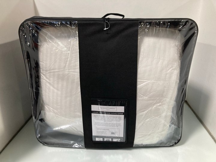 Lot 206  
            Marchington SR13 - Parcel Delivery Only 

                
THE WHITE COMPANY LUXURY WHITE GOOSE DOWN MATTRESS TOPPER-SIZE 180 X 200CM-ORIGIN...