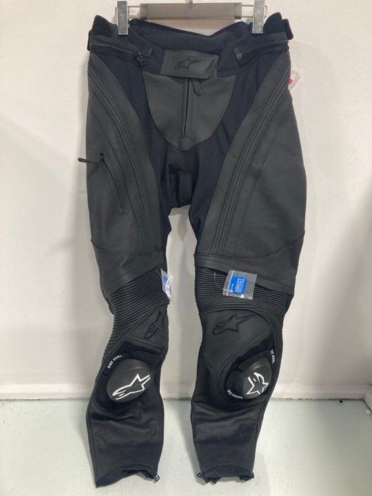 Lot 209  
            Marchington SR13 - Parcel Delivery Only 

                
ALPINESTARS STELLA MISSILE V3 LEATHER MOTORCYCLE TROUSERS IN BLACK-EU SIZE 44-ORI...