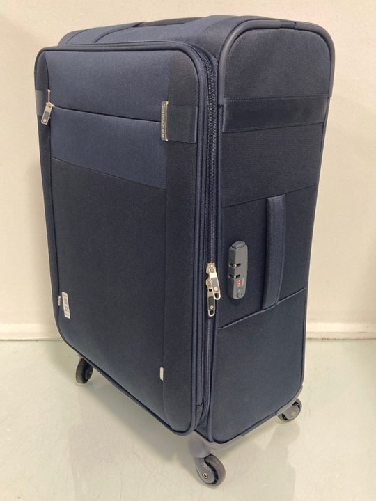 Lot 225  
            Marchington SR13 - Parcel Delivery Only 

                
SAMSONITE MEDIUM FABRIC SWIVEL SUITCASE IN NAVY BLUE: LOCATION - WH10