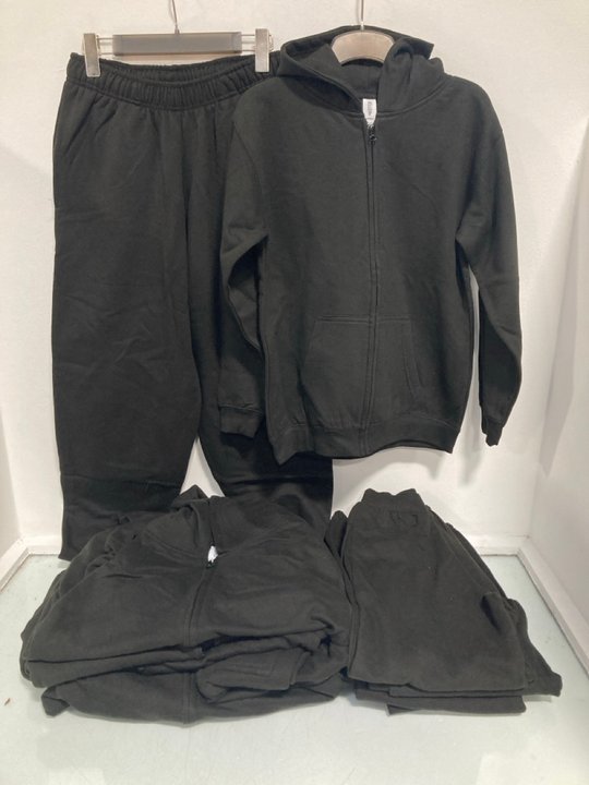 Lot 254  
            Marchington SR13 - Parcel Delivery Only 

                
QTY OF ASSORTED BLACK TRACKSUITS TO INCLUDE BLACK AWDIS JOGGERS - AGE: 9-11 YEARS...