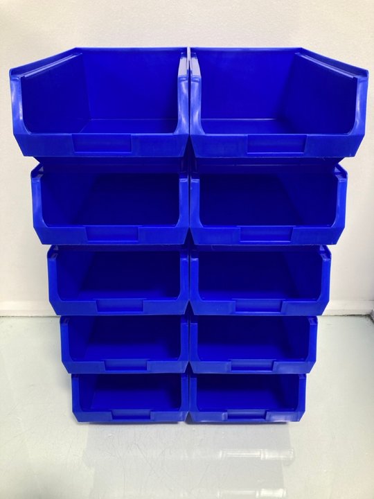 Lot 260  
            Marchington SR13 - Parcel Delivery Only 

                
QTY OF BARTON STACKABLE STORAGE BOXES IN BLUE - SIZE: 4: LOCATION - H15