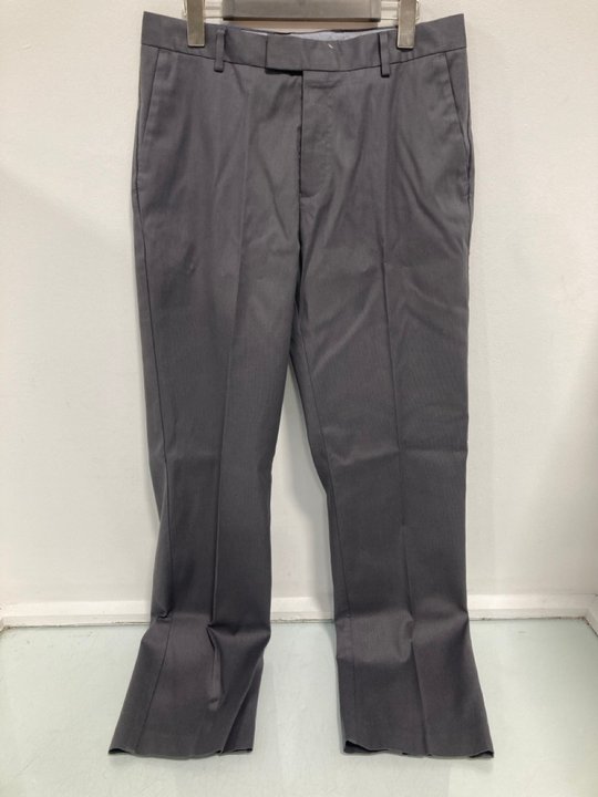 Lot 262  
            Marchington SR13 - Parcel Delivery Only 

                
CHARLES TYRWHITT SMART TEXTURE TROUSERS IN CHARCOAL GREY CLASSIC FIT - SIZE: 32W/...