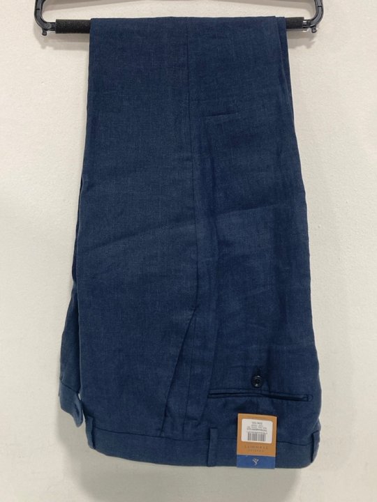 Lot 263  
            Marchington SR13 - Parcel Delivery Only 

                
CHARLES TYRWHITT LINEN TROUSERS IN DARK NAVY CLASSIC FIT - SIZE: 32W/32L: LOCATIO...