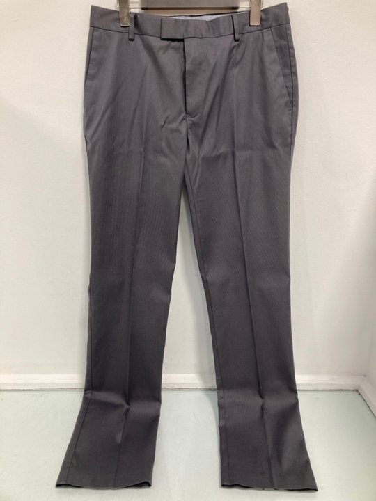 Lot 264  
            Marchington SR13 - Parcel Delivery Only 

                
CHARLES TYRWHITT SMART TEXTURE TROUSERS IN CHARCOAL GREY SLIM FIT - SIZE: 32W/32L...