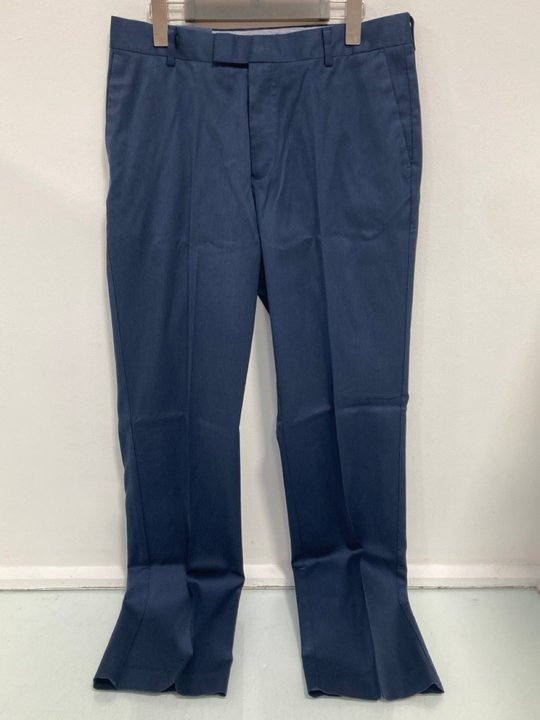 Lot 265  
            Marchington SR13 - Parcel Delivery Only 

                
CHARLES TYRWHITT SMART TEXTURE TROUSERS IN DENIM BLUE CLASSIC FIT - SIZE: 32W/32L...
