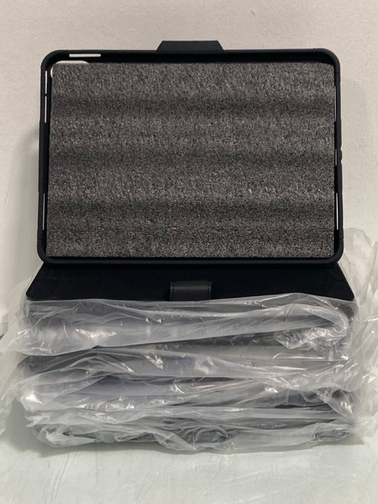 Lot 276  
            Marchington SR13 - Parcel Delivery Only 

                
QTY OF UAG TABLET CASES IN BLACK: LOCATION - H14