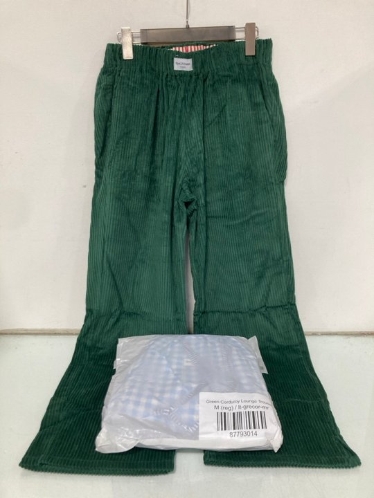 Lot 297  
            Marchington SR13 - Parcel Delivery Only 

                
2 X SPELTHAM LONDON GREEN CORDED TROUSERS - UK SIZE: MEDIUM - COMBINED RRP: £210....