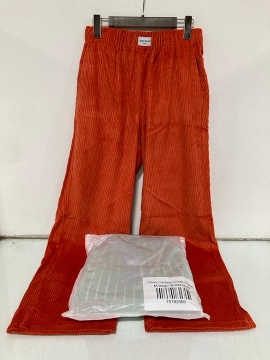 Lot 305  
            Marchington SR13 - Parcel Delivery Only 

                
SPELTHAM LONDON CREAM CORDED LOUNGE TROUSERS - UK SIZE: MEDIUM TO INCLUDE SPELTHA...