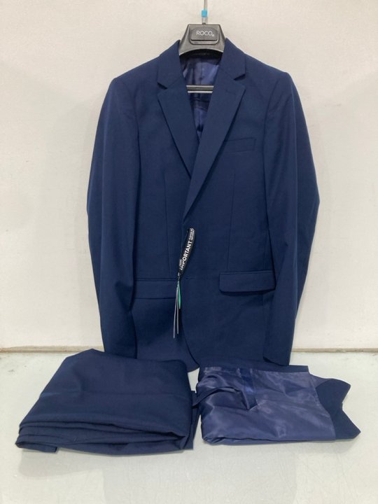 Lot 319  
            Marchington SR13 - Parcel Delivery Only 

                
BOYS ROCO FORD 3 PIECE SUIT IN NAVY - AGE: 14 YEARS: LOCATION - H11