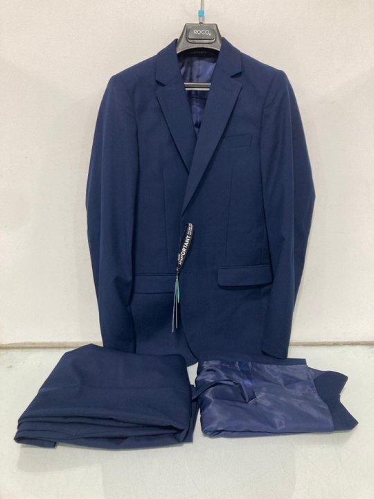 Lot 321  
            Marchington SR13 - Parcel Delivery Only 

                
BOYS ROCO FORD 3 PIECE SUIT IN NAVY - AGE: 14 YEARS: LOCATION - H11