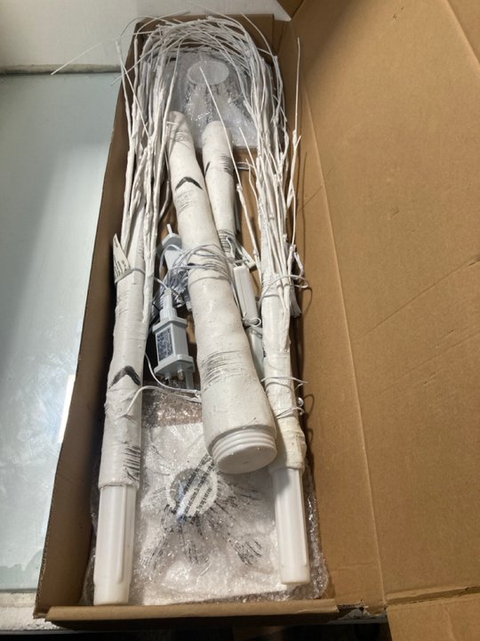 Lot 331  
            Marchington SR13 - Parcel Delivery Only 

                
EAMBRITE CHRISTMAS TWIG TREES: LOCATION - H10