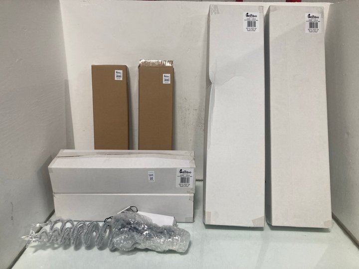 Lot 345  
            Marchington SR13 - Parcel Delivery Only 

                
QTY OF MR CRIMBO LIGHTING ITEMS TO INCLUDE SNOWFLAKE PATHWAY LIGHTS: LOCATION - H10