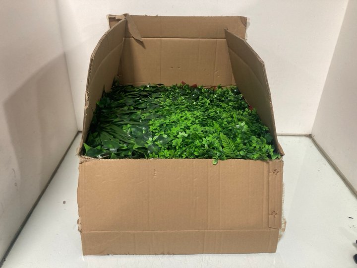 Lot 379  
            Marchington SR13 - Parcel Delivery Only 

                
ARTIFICIAL FOLIAGE WALL PANEL: LOCATION - H8