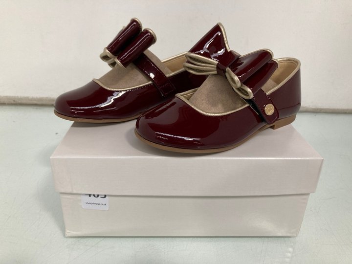 Lot 403  
            Marchington SR13 - Parcel Delivery Only 

                
CHILDRENS ANDANINES BOW STRAP BALLERINA SHOES IN BURGUNDY - UK SIZE: 8 - ORIGINAL...