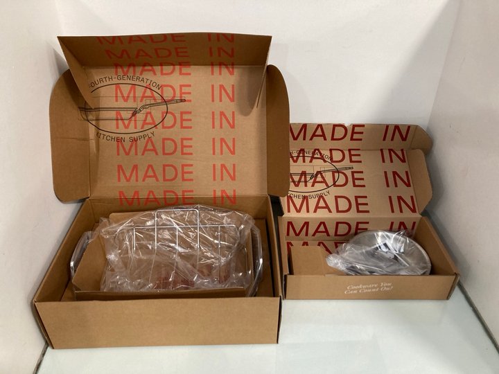 Lot 410  
            Marchington SR13 - Parcel Delivery Only 

                
MADE IN STAINLESS CLAD ROASTING PAN TO INCLUDE MADE IN 8" FRYING PAN - COMBINED R...