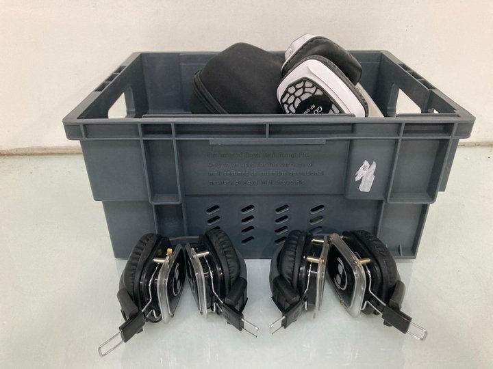 Lot 418  
            Marchington SR13 - Parcel Delivery Only 

                
QTY OF SILENT DISCO HEADPHONES: LOCATION - H5