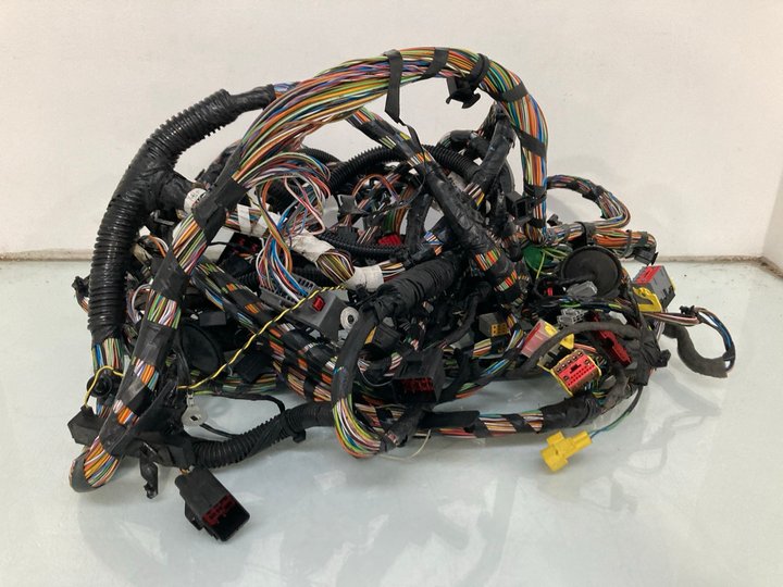 Lot 422  
            Marchington SR13 - Parcel Delivery Only 

                
CAR WIRING HARNESS: LOCATION - H5