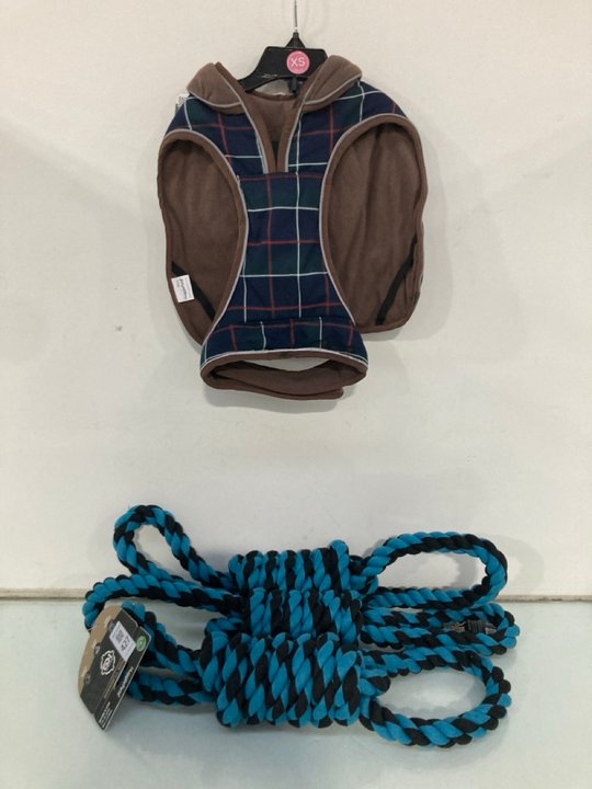 Lot 427  
            Marchington SR13 - Parcel Delivery Only 

                
4 X ASSORTED PET ITEMS TO INCLUDE HUGGLE PETS SUPER TUGGER TOY: LOCATION - H5