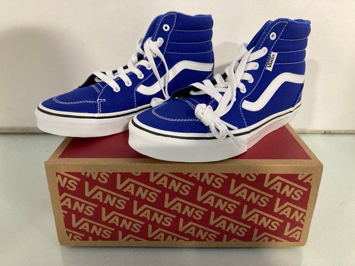 Lot 436  
            Marchington SR13 - Parcel Delivery Only 

                
VANS FILMORE HI IN CANVAS ROYAL BLUE/WHITE - UK SIZE: 4: LOCATION - H4