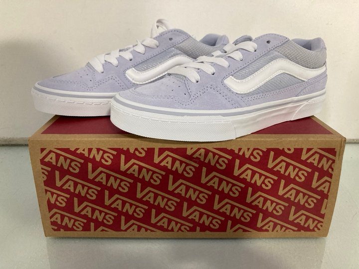 Lot 438  
            Marchington SR13 - Parcel Delivery Only 

                
VANS CALDRONE IN SUEDE/ MESH LIGHT BLUE - UK SIZE: 5.5: LOCATION - H4