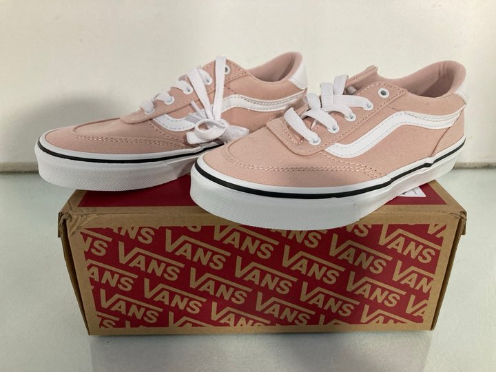 Lot 440  
            Marchington SR13 - Parcel Delivery Only 

                
VANS BROOKLYN LS IN CANVAS SEPIA ROSE - UK SIZE: 2: LOCATION - H4