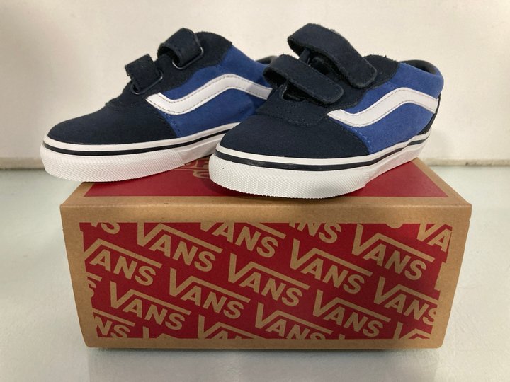 Lot 441  
            Marchington SR13 - Parcel Delivery Only 

                
CHILDRENS VANS MILTON V IN NAVY - UK SIZE: 7: LOCATION - H4