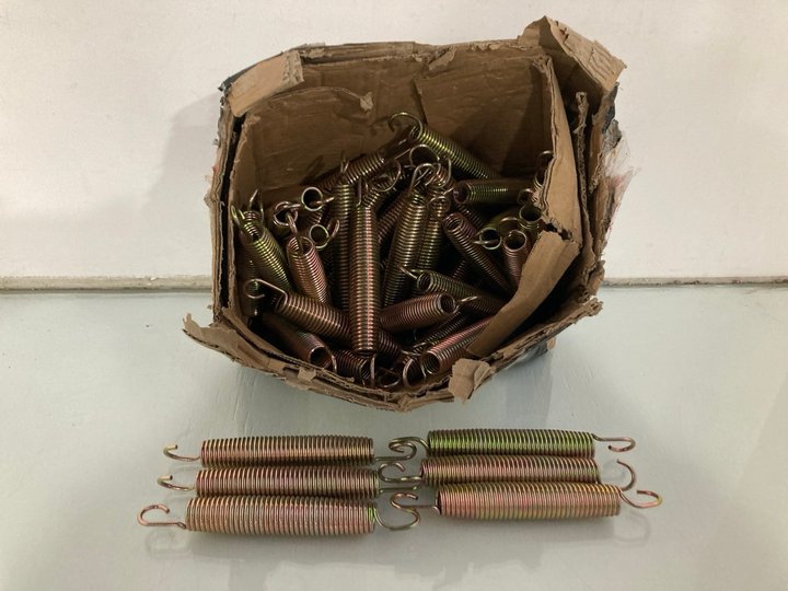 Lot 449  
            Marchington SR13 - Parcel Delivery Only 

                
QTY OF METAL EXTENSION SPRINGS: LOCATION - H4