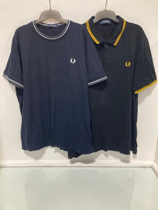 Lot 486  
            Marchington SR13 - Parcel Delivery Only 

                
FRED PERRY SHORT SLEEVE TEE IN BLACK - UK SIZE: XL TO INCLUDE FRED PERRY POLO SHI...
