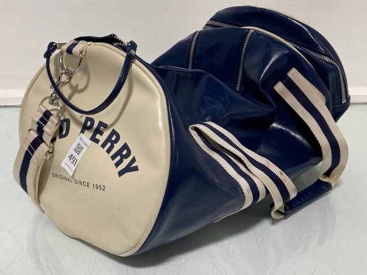 Lot 491  
            Marchington SR13 - Parcel Delivery Only 

                
FRED PERRY SPORTS HOLDALL IN NAVY/CREAM: LOCATION - H2