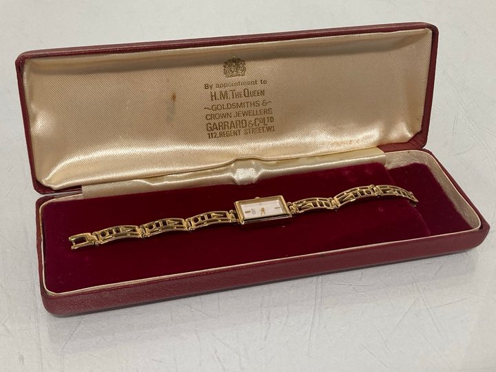 Lot 538  
            Marchington SR13 - Parcel Delivery Only 

                
A VINTAGE CITIZEN LADIES GOLD COLOURED DRESS WATCH, WITH BOX: LOCATION - H1
