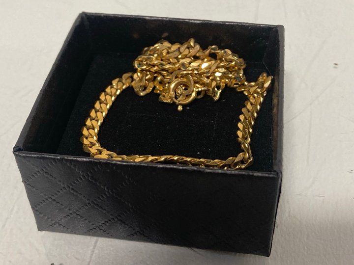 Lot 551  
            Marchington SR13 - Parcel Delivery Only 

                
A GOLD COLOURED CURB LINK NECKLACE, WITH BOX: LOCATION - H1