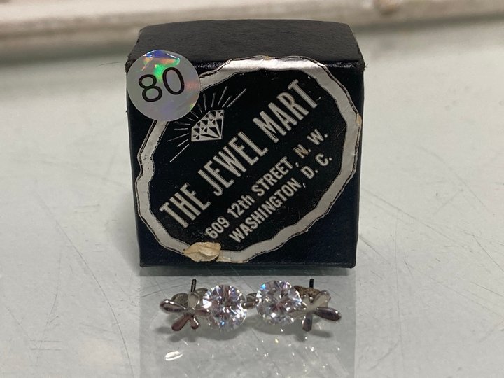 Lot 556  
            Marchington SR13 - Parcel Delivery Only 

                
A PAIR OF GOLD COLOURED EARRINGS SET WITH CLEAR STONES FROM THE JEWEL MART, WASHI...